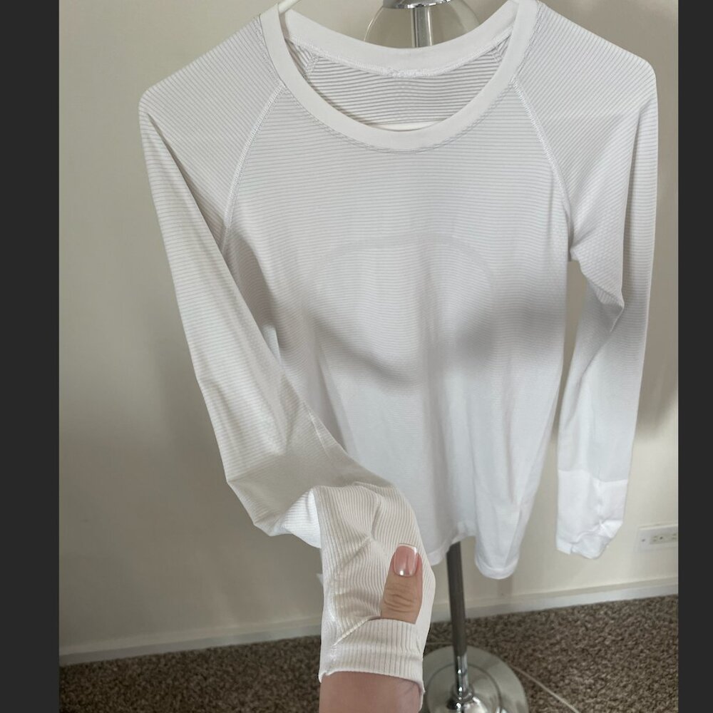 EUC LULULEMON RUN SWIFTLY WOMEN'S LONG SLEEVE SHIRT--WHITE--SIZE 8 - Picture 4 of 4